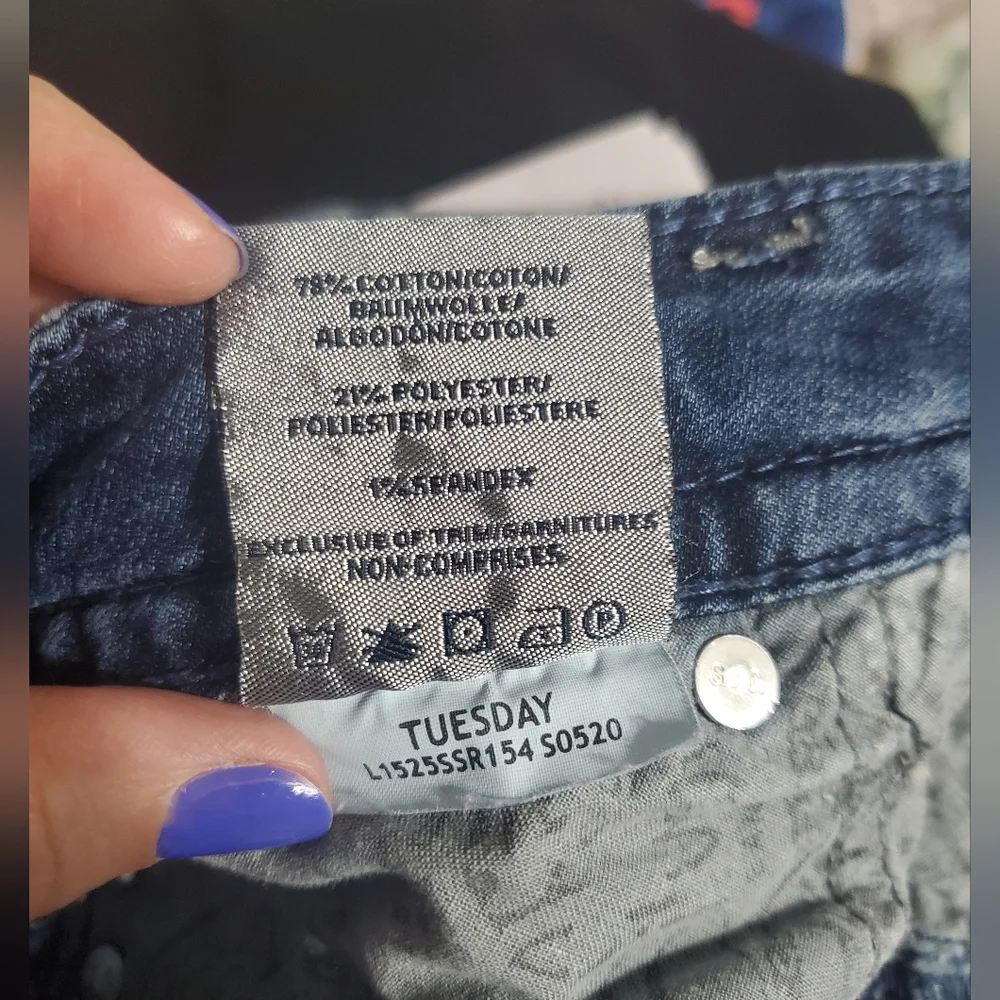 Silver Jeans Blue Boot Cut Denim with Vintage Wash - Picture 6 of 6